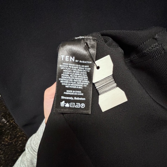 Babaton Elegant Black Off-Shoulder Dress NWOT Size XS - Picture 4 of 5